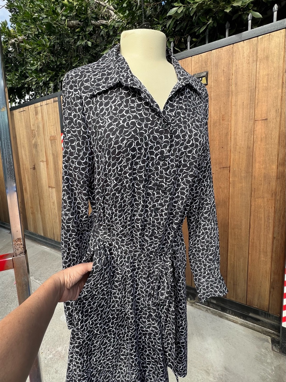White House Black Market Black and White Loop Print Long Sleeve Shirt Dress